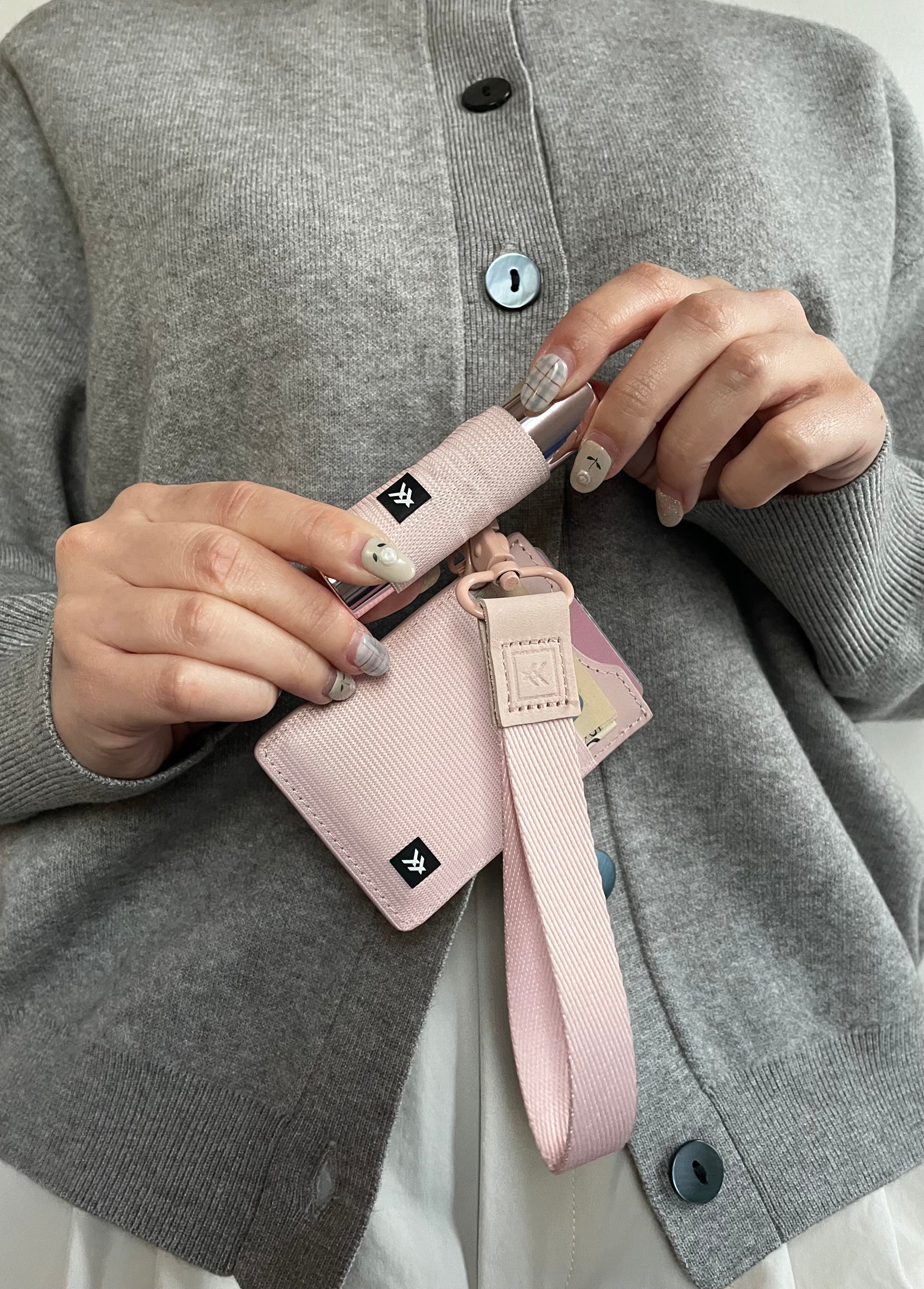 Rose Dust | Vertical Wallet | RFID-Protected Leather | Thread
